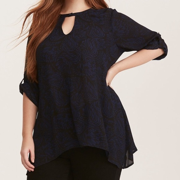 torrid Tops - NWT Torrid Floral Print ButtonNeck Sharkbite Tunic